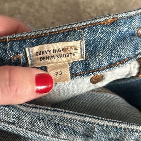 Madewell Curvy High-Rise Denim Shorts in Watt Wash: Summerweight Edition Size 23 - Picture 7 of 9